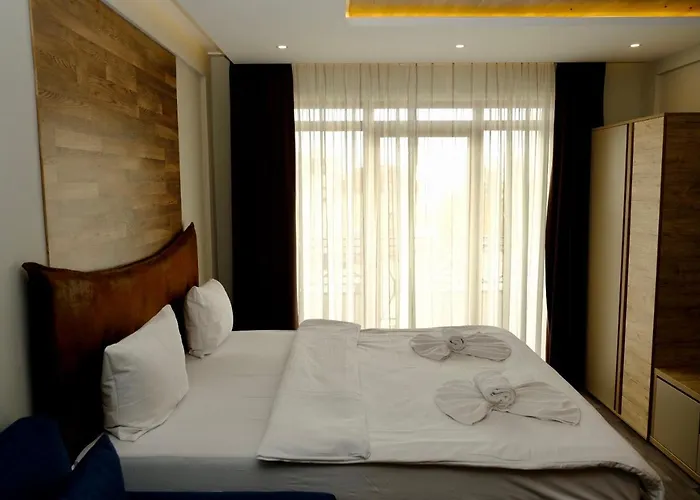 Milmari Premier 13 *